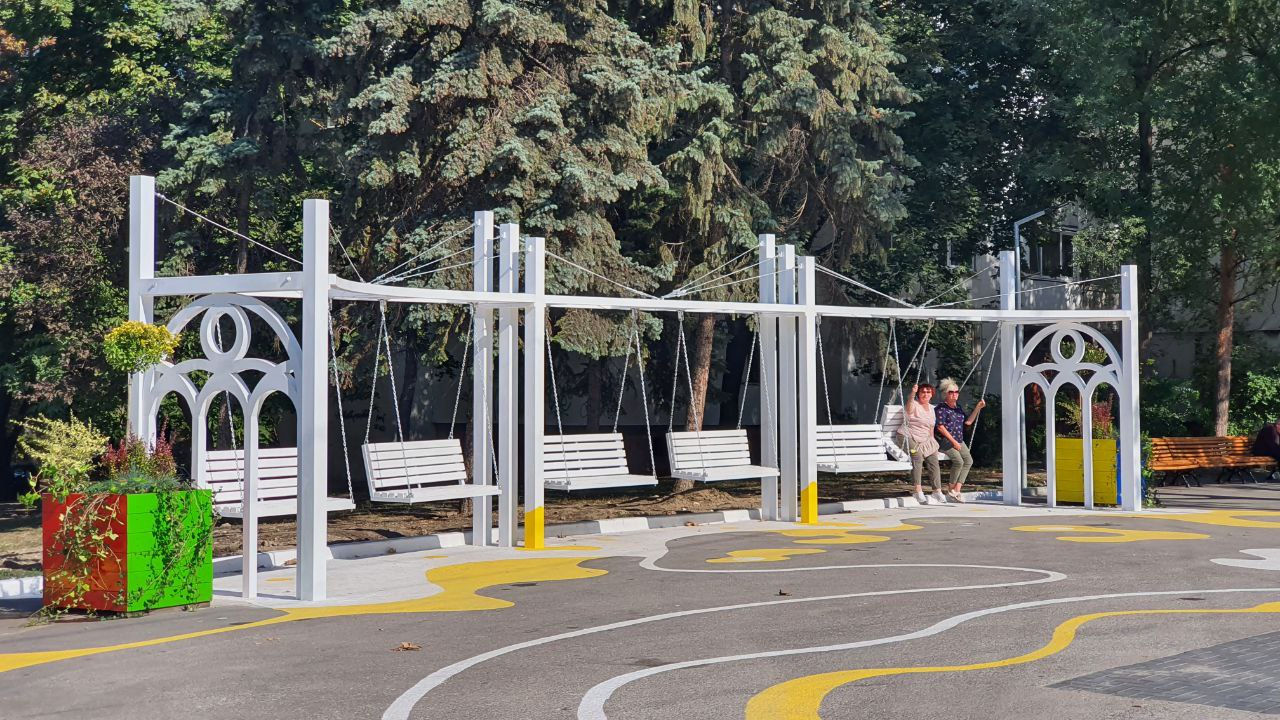 В столичном секторе Ботаника обустроили и модернизировали сквер.
