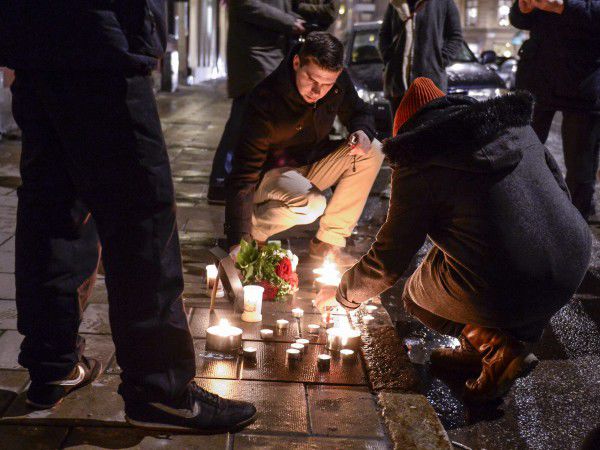 Полиция Франции продолжает поиск подозреваемых в терактах.
