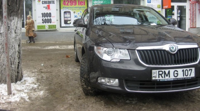 Ion Păduraru, şi secretarul general adjunct, Vladimir Şarban, vor primi autoturisme de serviciu. 