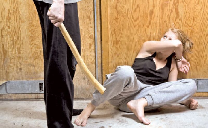 Bătută cu cruzime de concubin, o femeie de 42 de ani a cerut ajutorul oamenilor legii, noaptea trecută. Foto: florinpeblog.wordpress.co