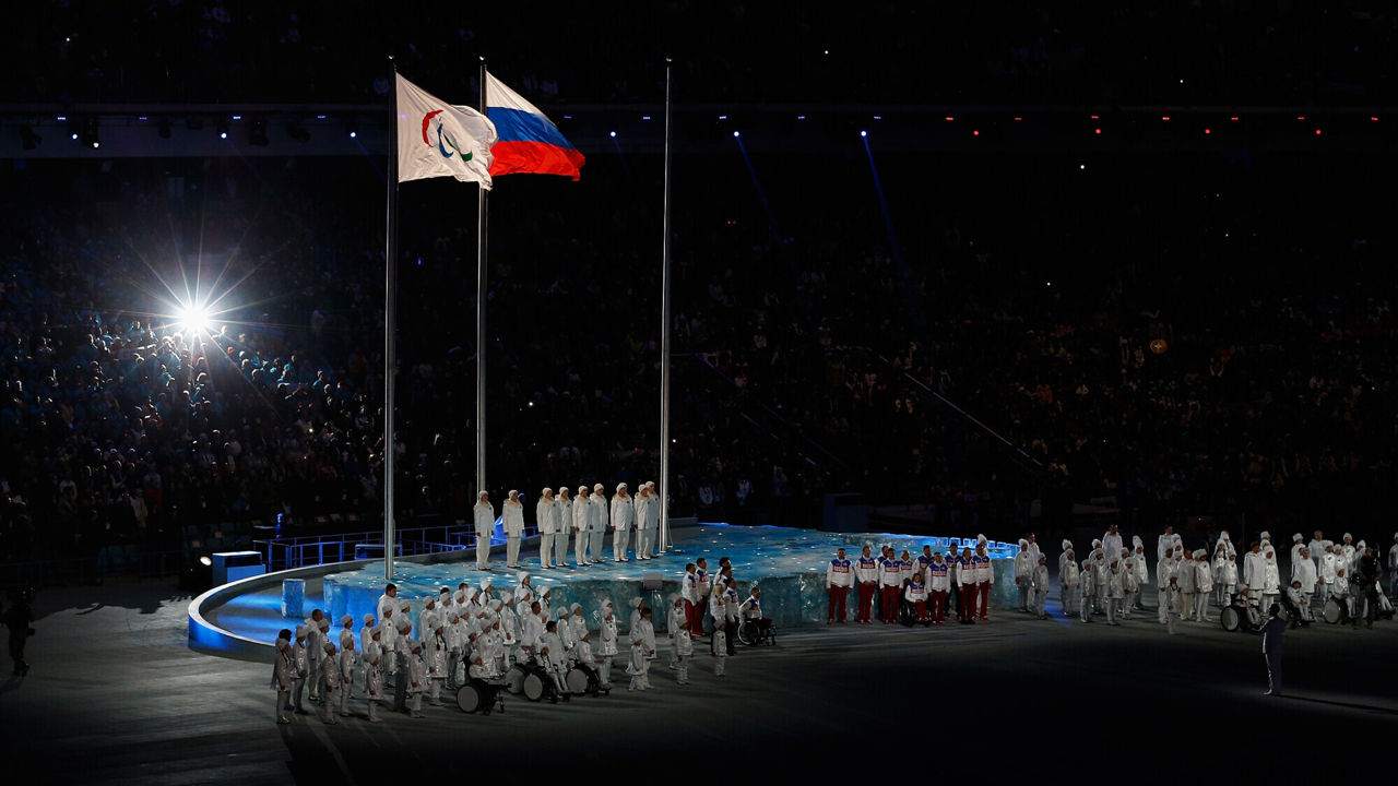 Sportivii paralimpici ruși vor putea concura sub steagul național.