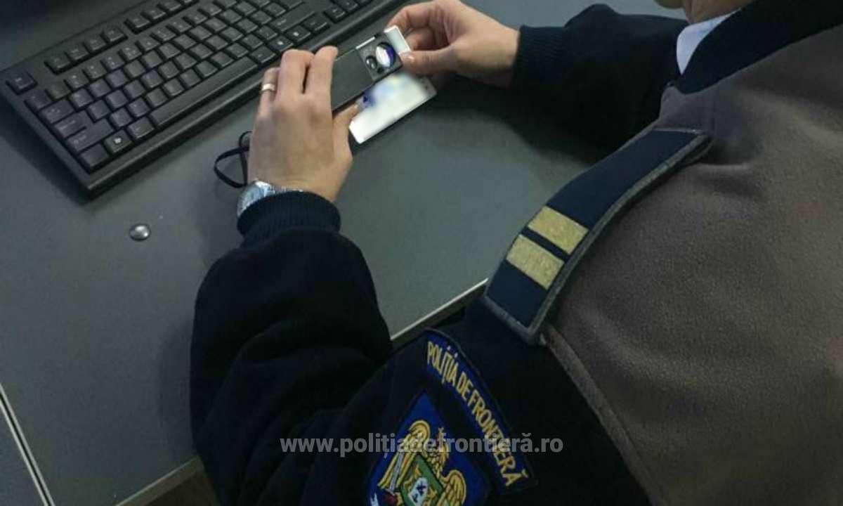 В ходе контроля пограничники обнаружили, что документ поддельный. Фото: politiadefrontiera.ro.