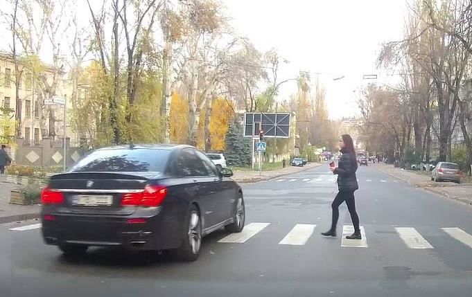  Регистрационные номера автохама сообщили в правоохранительные органы.