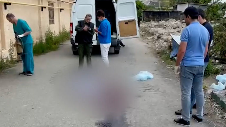 В Адлере мужчина расстрелял двух судебных приставов.