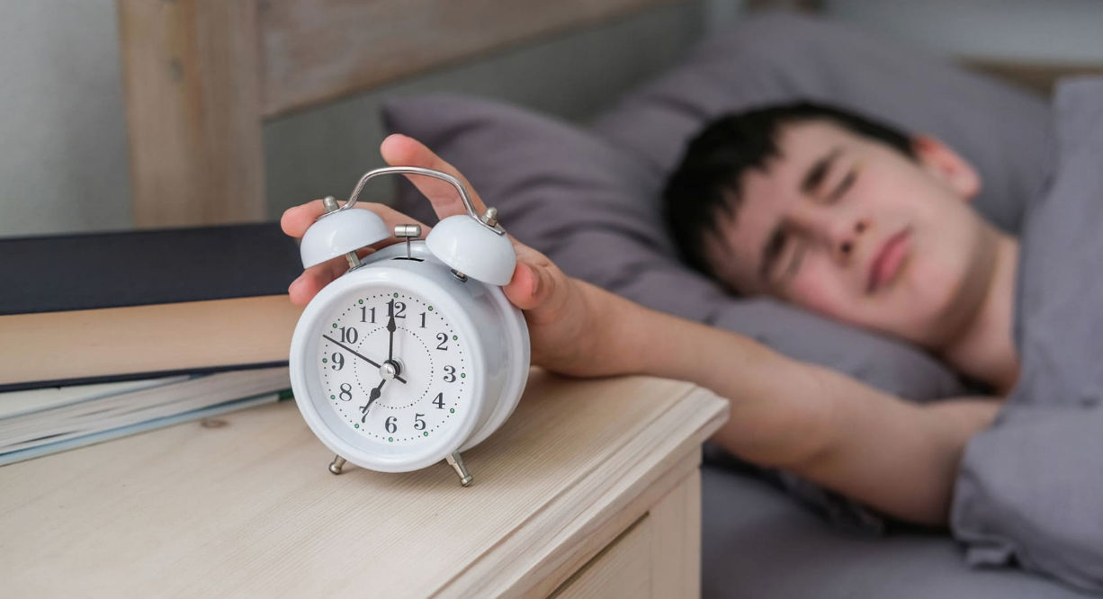 Ceasul biologic intern al omului este în întârziere cu 17 minute.