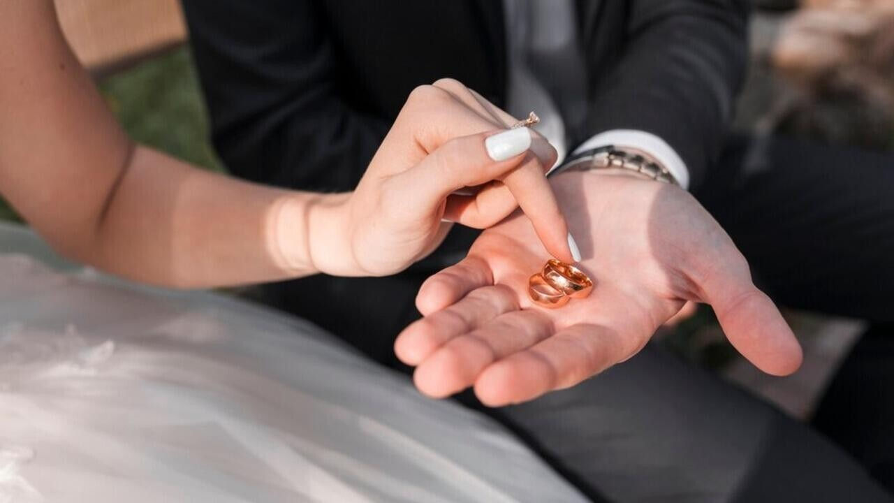 Numărul căsătoriilor și al divorțurilor, în scădere în Moldova.