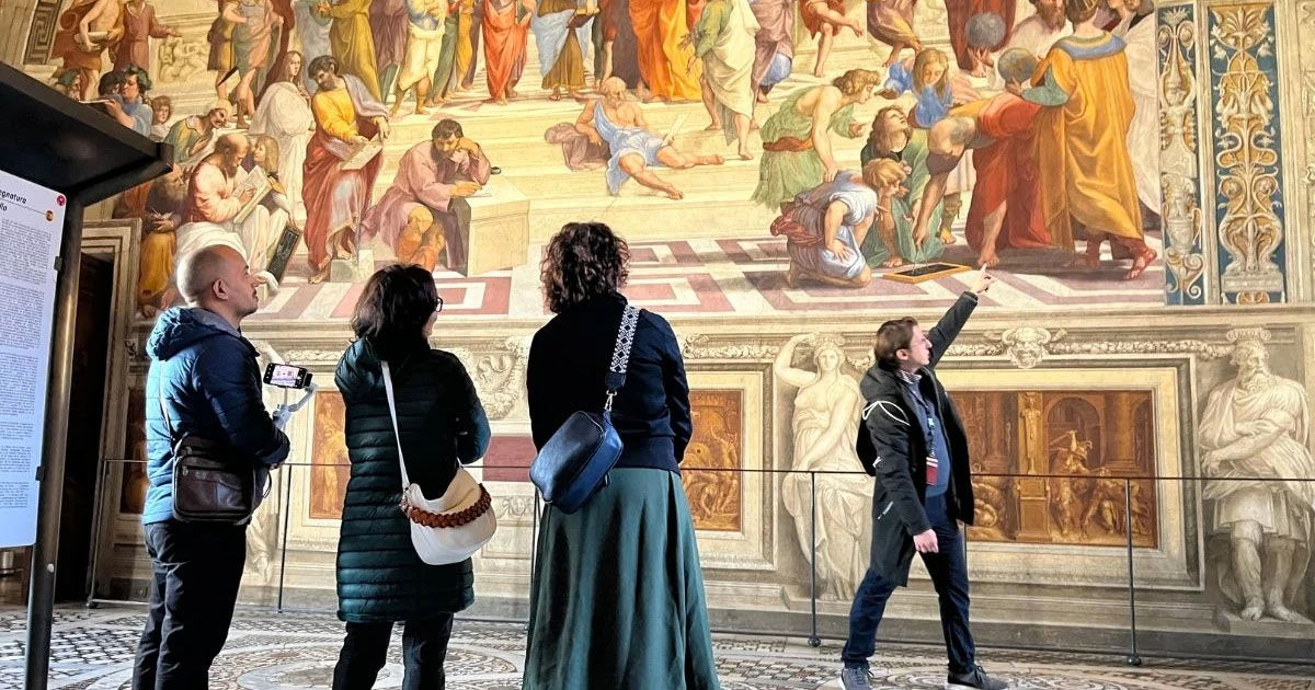 Vaticanul va verifica impactul fluxului turistic asupra stării frescelor din Capela Sixtină.