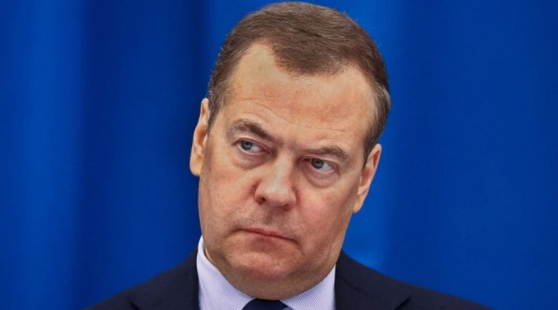 Медведев предупредил о «пылающей» Украине в случае ударов по Крыму.