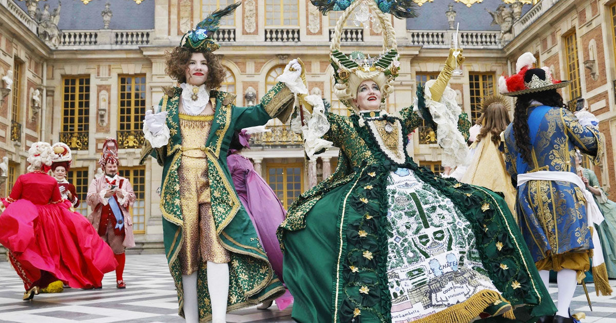Костюмированный бал Fêtes Galantes прошел в Версале.