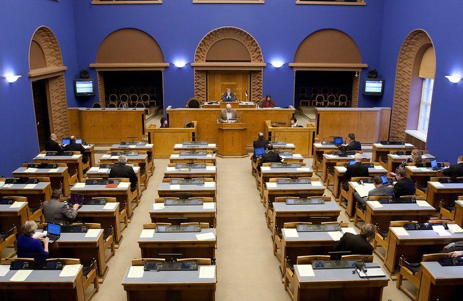 Против предложения центристов проголосовали 49 депутатов, за - 20.