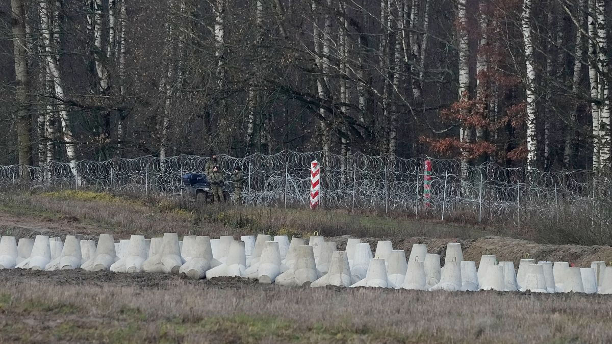 Varșovia construiește o linie de securitate la granița cu Rusia și Belarus: Câmpuri minate și buncăre.