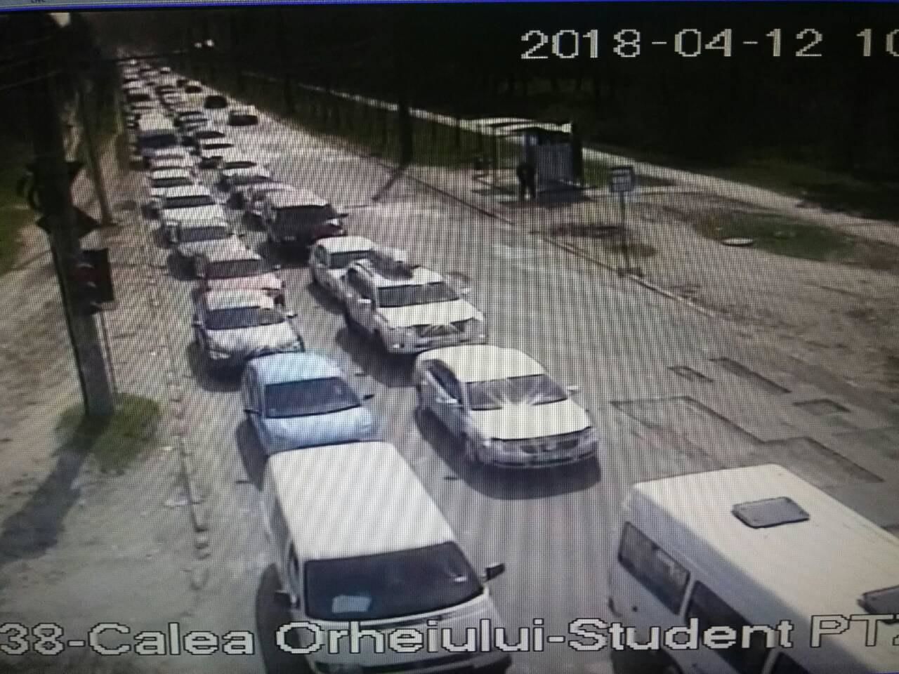 Автомобильное движение затруднено нескольких столичных улицах.