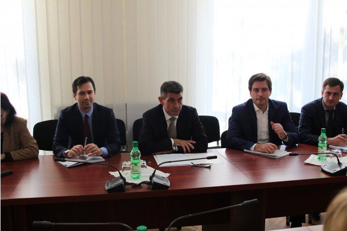 Ministrul Economiei s-a întîlnit cu reprezentanții asociațiilor de investitori din Moldova. Foto: moldpres.md