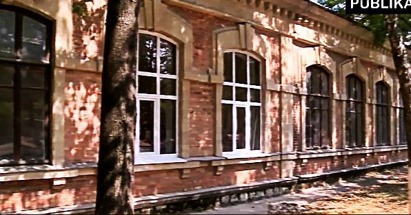 Здание бывшей городской школы было построено в 1903 году.