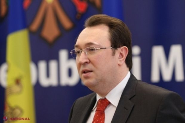 Александр Тэнасе считает, что Додону конституция была нужна только для вступления в должность президента. Фото: ziarulnational.md.