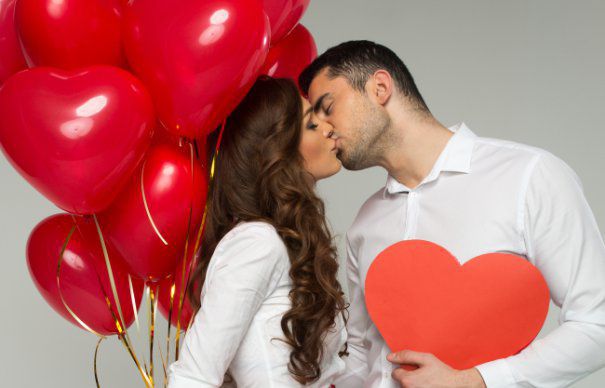 Unii deja îşi fac planuri pentru 14 februarie. Oferte irezistibile. Foto simbol: evz.ro