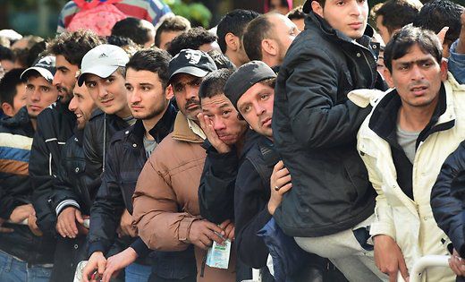 Европейский союз планирует начать борьбу с ливийскими контрабандистами.