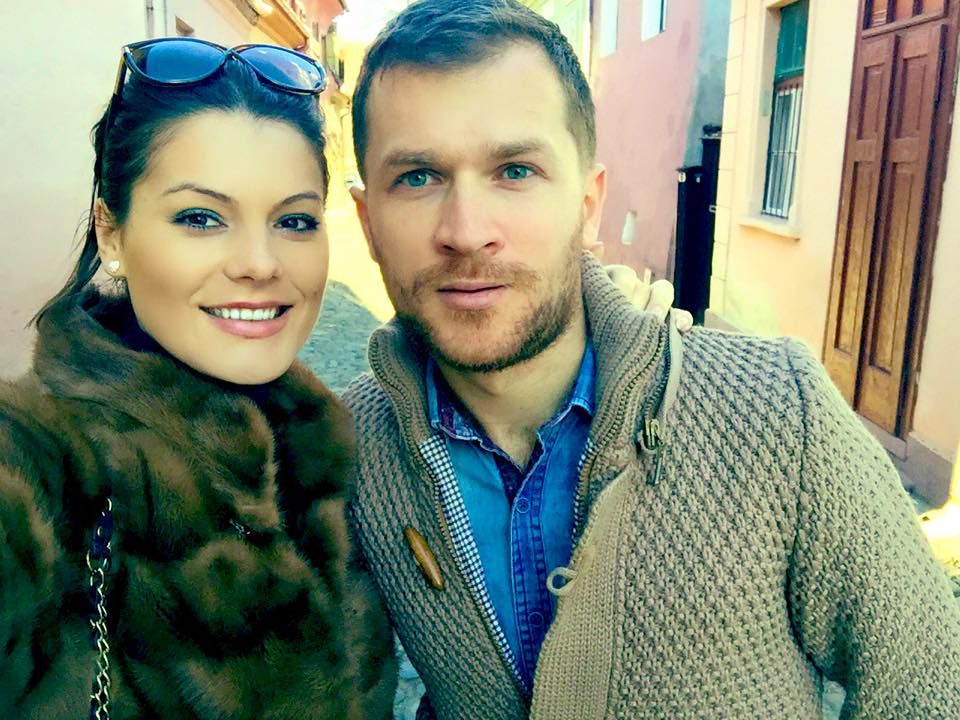 Deputata Alina Zotea şi soţul ei, în luna de miere. Destinaţia aleasă