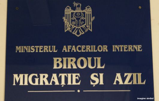 Во время передачи второй части обещанной суммы сотрудников Бюро по миграции и беженцам задержали с поличным.