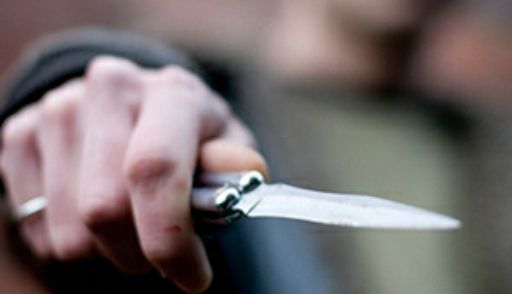 Предполагаемому преступнику выдвинуты обвинения в нападении при отягчающих обстоятельствах.