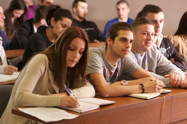 Dezideratul de a corela oferta educaţională cu cerinţele pieţei muncii pare unul tot mai imposibil.