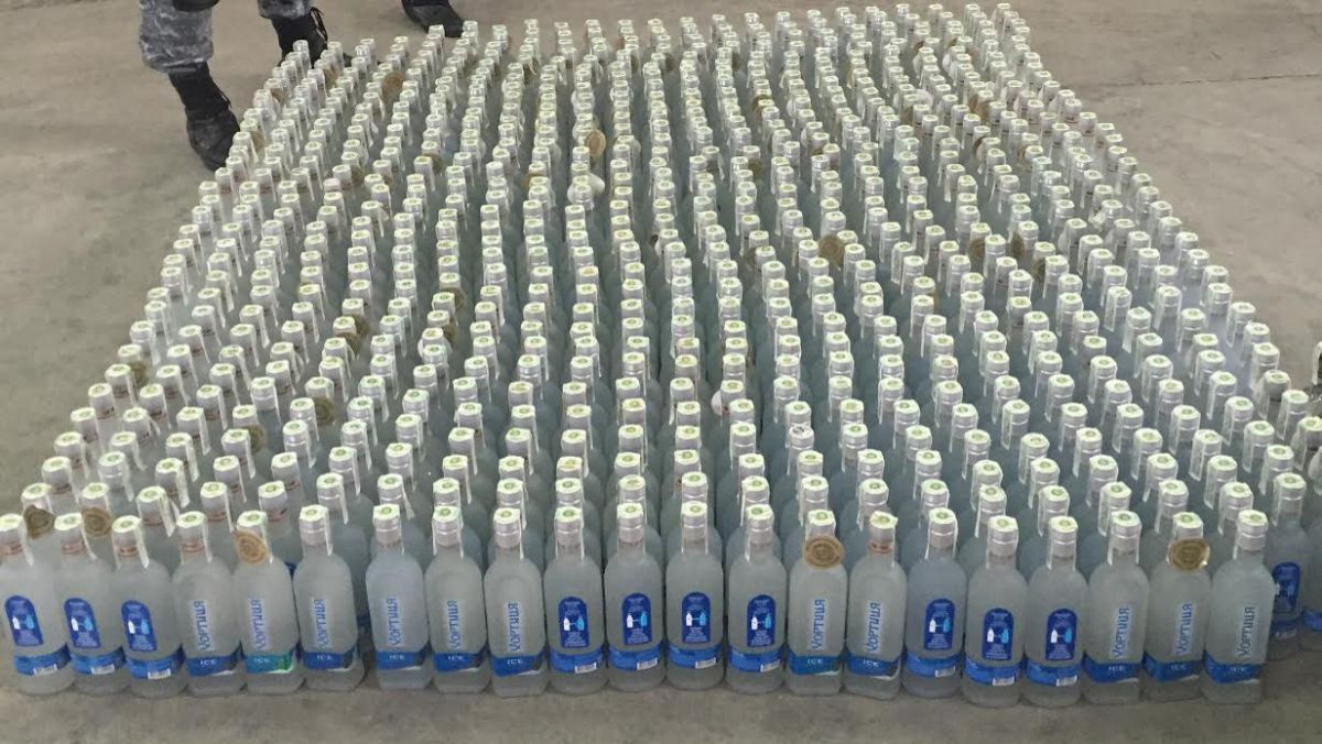 Încă un grec reținut la postul vamal Giurgiulești-Galați cu contrabandă de peste 1000 sticle de votcă. Foto: customs.gov.md
