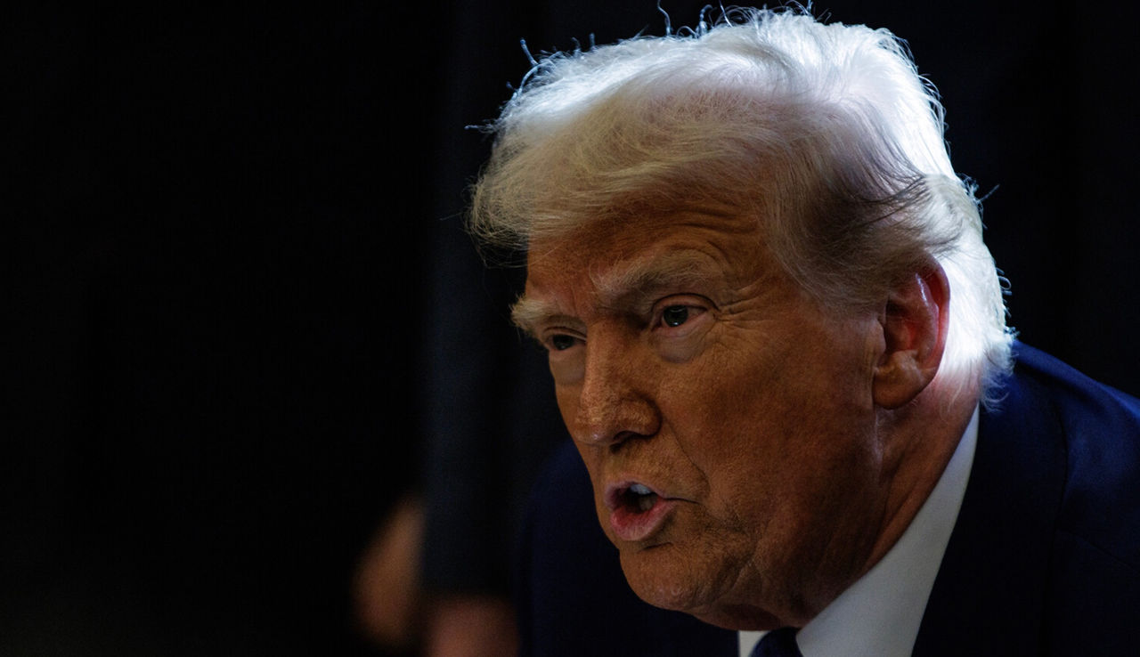 Трамп: США прекращают помощь ЮАР из-за конфискации земель фермеров.
