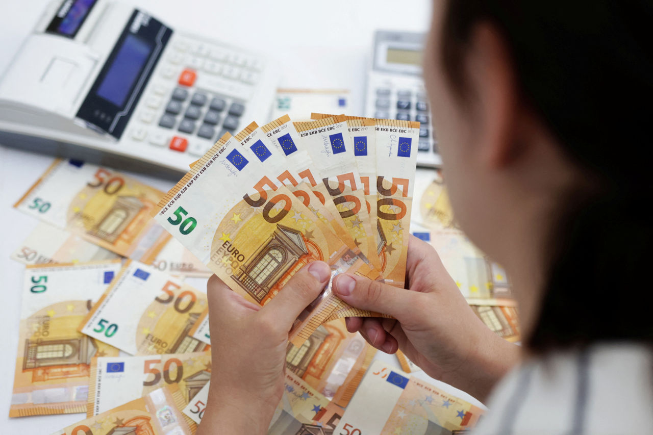 Oferta netă de valută străină din partea populației a depășit 308 milioane de euro în decembrie.