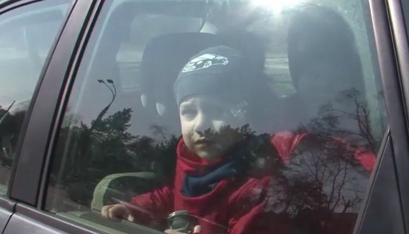 Многие родители пренебрегают правилами дорожного движения, подвергая тем самым жизнь своих детей угрозе.