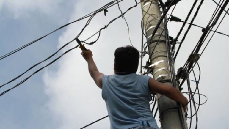 Zeci de mii de locatari fără lumină astăzi, 26 mai. Adresele vizate. Foto simbol: despoera.ro