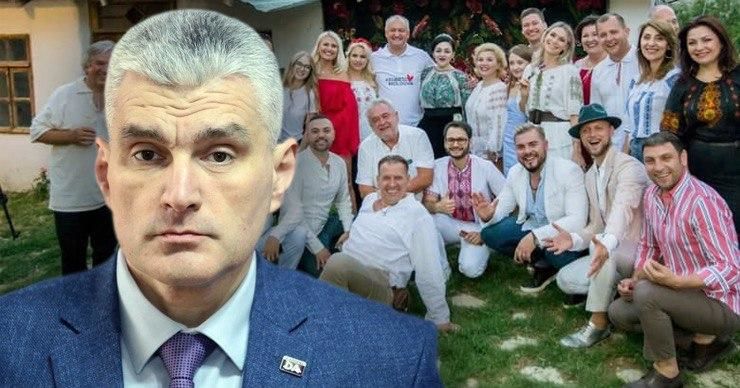 Слусарь требует от полиции немедленно оштрафовать главу государства.
