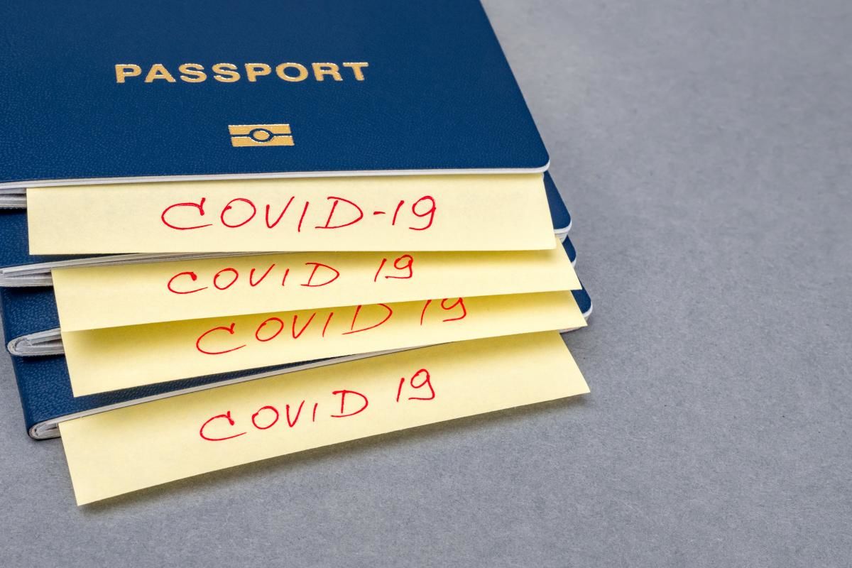 Первая страна в ЕС запускает COVID-паспорта для поездок.
