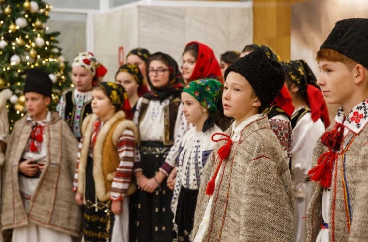 Три коллектива стали победителями конкурса колядок и поздравлений, объявленного парламентом.