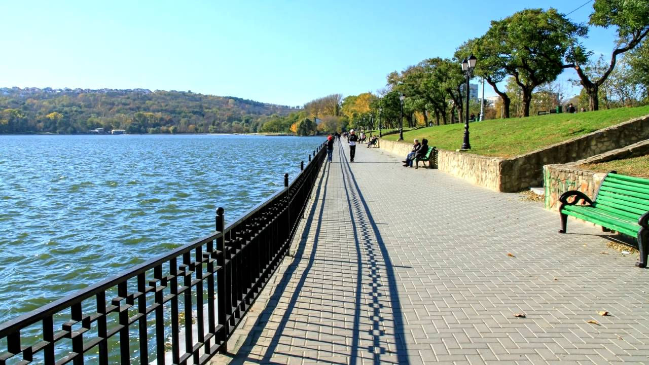 În zona Parcului Valea Morilor din Chișinău ar putea apărea o parcare.