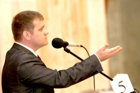 Liberalul, Valeriu Munteanu, are o speranţă – ca toţi parlamentarii să cunoască limba romînă.