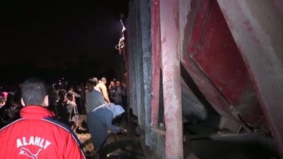 Zeci de soldaţi au fost transportaţi la spital pentru tratament de urgenţă.