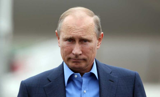 Vladimir Putin a declarat, într-un documentar, că mama sa l-a botezat în secret faţă de tatăl său, care era membru al organizaţiei Partidului Comunist.