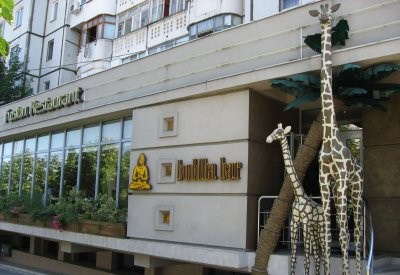 В центре Кишинева прорвало трубу с горячей водой, которая стала подтоплять ресторан Jeraffe.