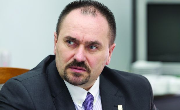 De asemenea, preşedintele Consiliului Superior al Magistraturii, Nichifor Corochi, este așteptat azi la comisie.