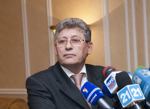 În acest context, liberalul a spus că nu înțelege insistența colegilor săi din PLDM de a exclude pedeapsa penală pentru contrabandă.