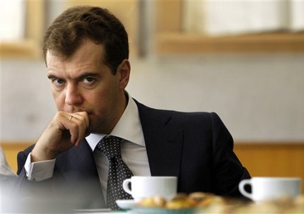 Медведев говорил не об исполнении конкретных задач, а о том, как все хорошо в конечном итоге получится. 