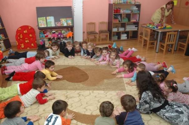 Până pe 1 iunie, părinţii îşi pot înscrie copiii la grădiniţă.