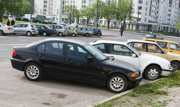  În Chişinău sunt aproape 400 de mii de maşini şi doar 10 mii de locuri de parcare. 