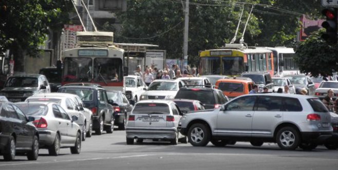  Circulația rutieră pe mai multe străzi din capitală va fi astăzi îngreunată. 