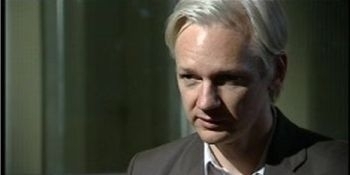 El aşteaptă un răspuns din partea autorităţilor ecuadoriene la cererea de azil în această ţară