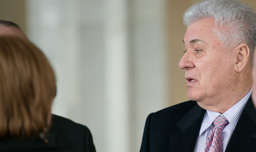 Comuniştii au anunţat astăzi, că pe 3 noiembrie 2013, urmau să aibă loc alegeri anticipate.