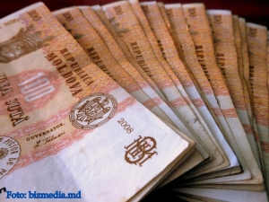 Поправки о сокращении размера зарплат каснуться и руководителей предприятий, относящихся к естественным монополиям на рынке.