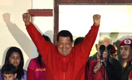 Hugo Chavez a fost operat marţi, în Cuba, după ce cancerul de care suferă a recidivat.