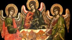 Sfânta Treime se sărbătoreşte a doua zi după Rusalii, atunci când Duhul Sfânt a pogorât în chip de limbi de foc, peste adunarea Apostolilor, la 50 de zile după Înviere.