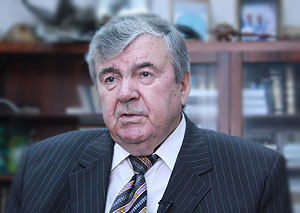 La 3 septembrie 1990, Mircea Snegur este numit preşedinte al RSS Moldova de către Sovietul Suprem al acestei republici